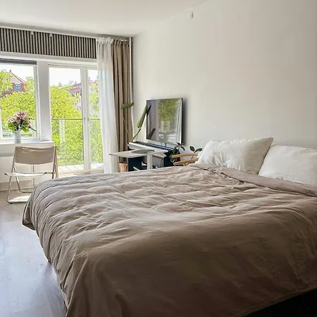 Light Flat On Islands Brygge With Balcony * København